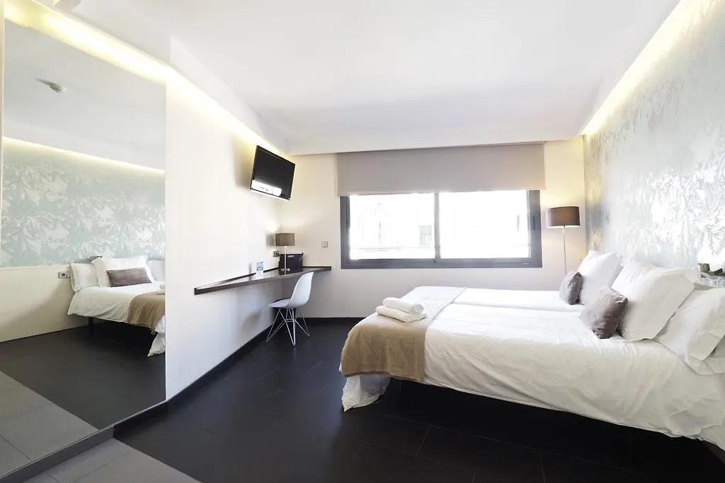 **  Barcelona Fifteen Central Aparthotel İspanya