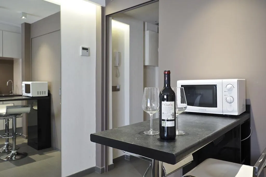 Barcelona Fifteen Central Aparthotel 2*,  İspanya
